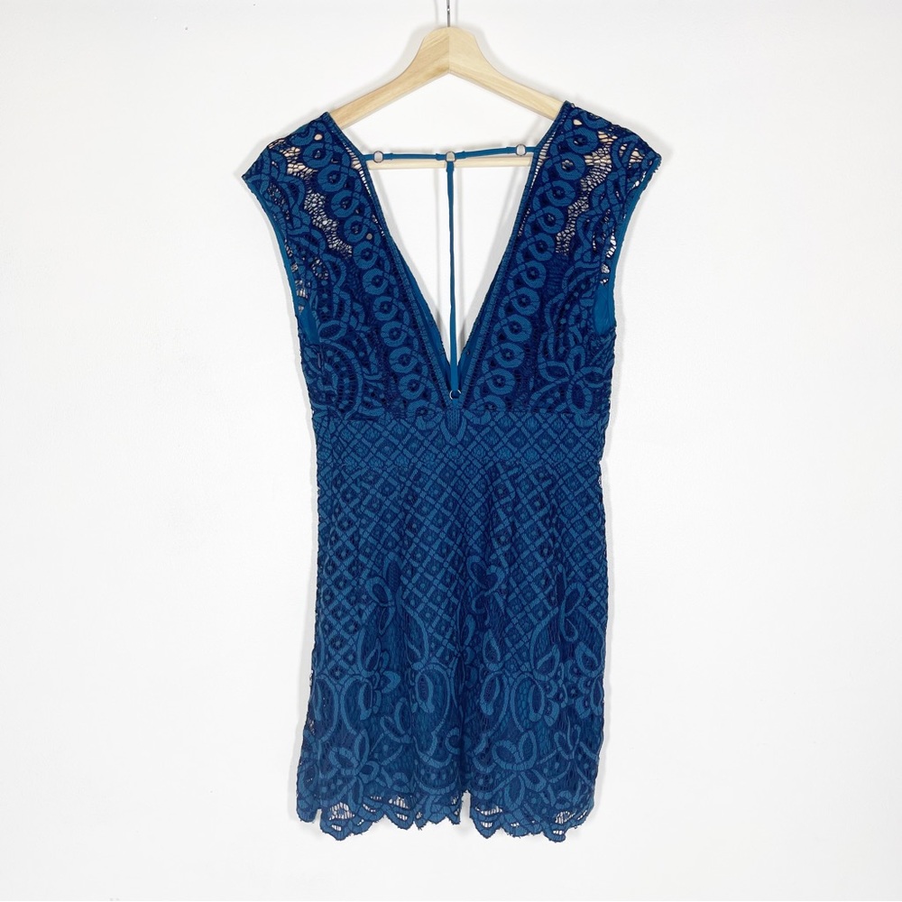 Free People One Million Lovers Lace Mini Dress V-Neckline Blue Sz 2 - Picture 5 of 16